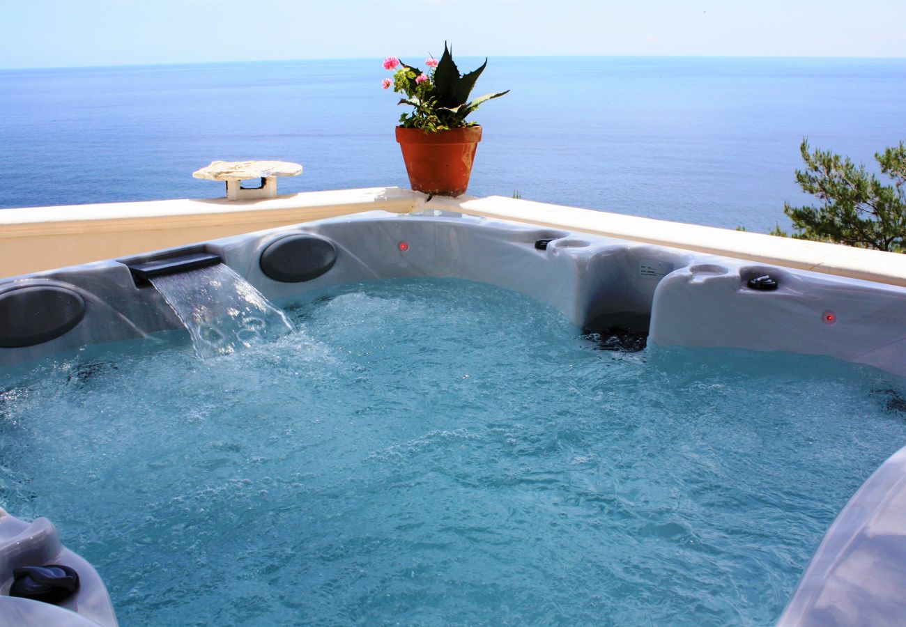 Villa in Gagliano del Capo - Large villa with outdoor jacuzzi over the sea