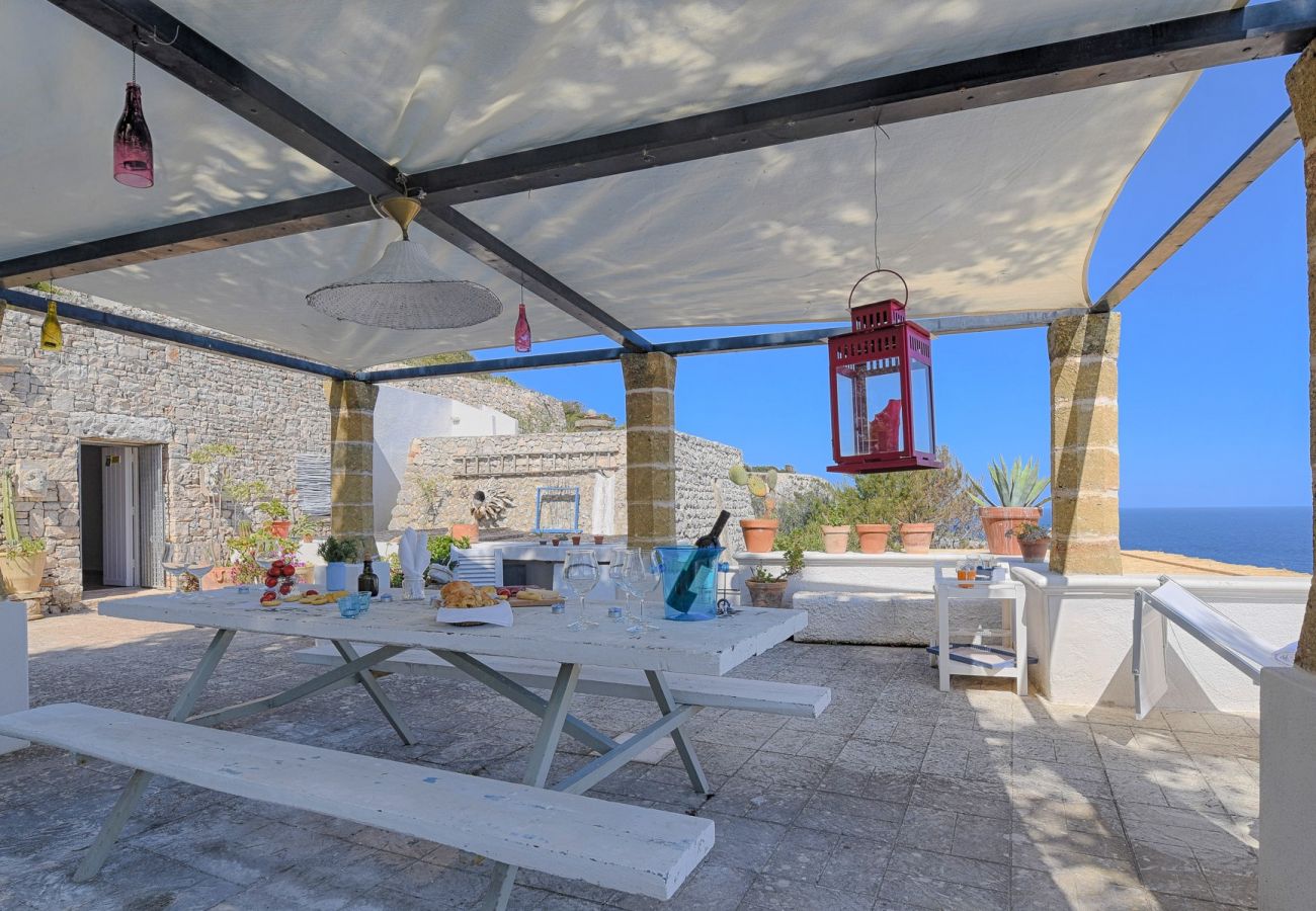 Villa in Gagliano del Capo - Large villa with outdoor jacuzzi over the sea