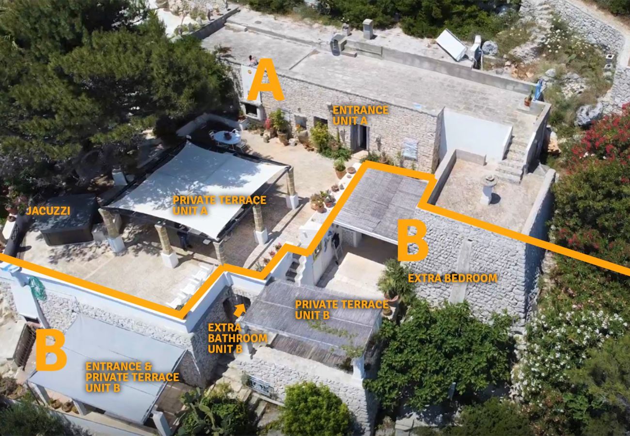 Villa in Gagliano del Capo - Large villa with outdoor jacuzzi over the sea