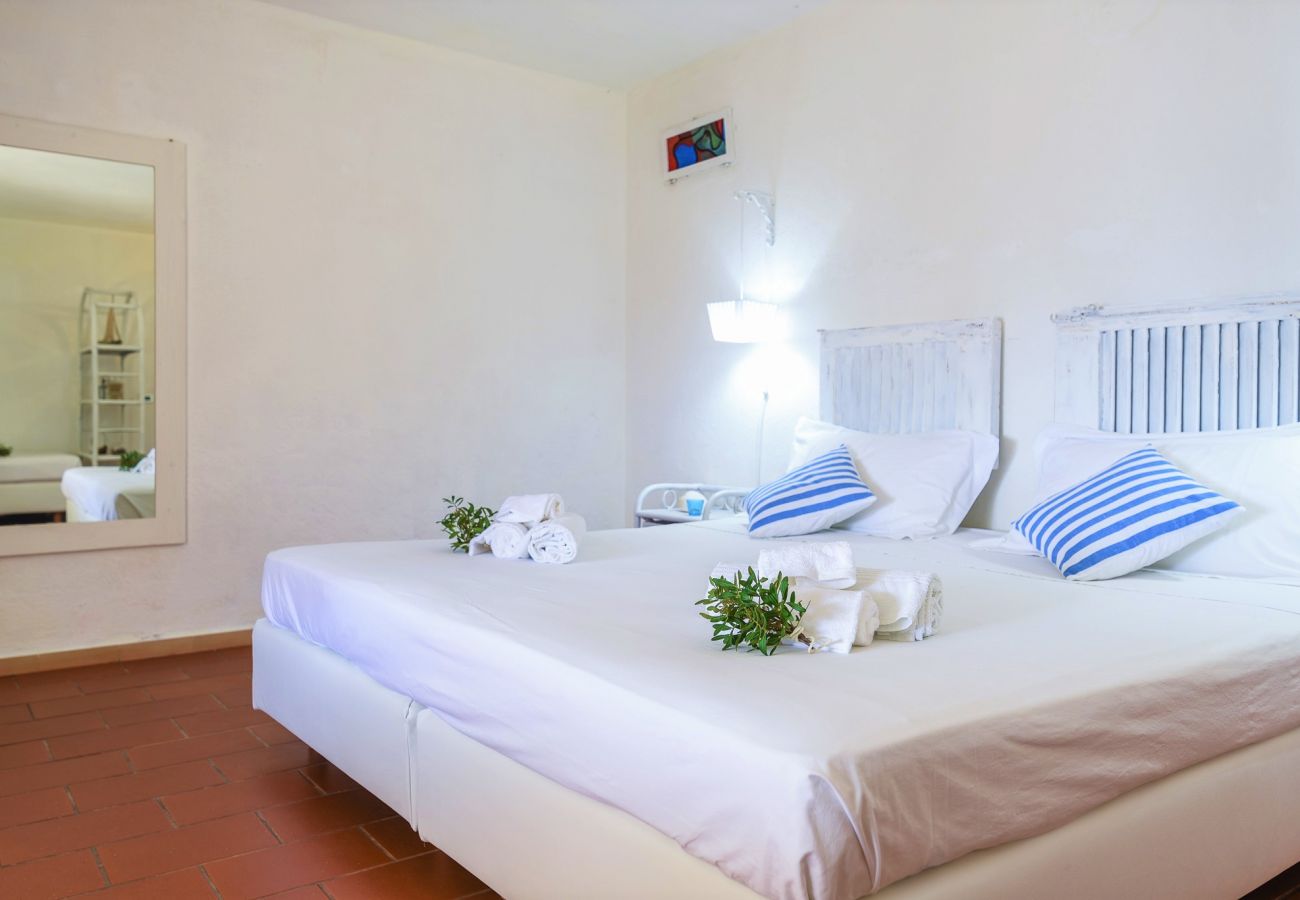 Villa in Gagliano del Capo - Large villa with outdoor jacuzzi over the sea