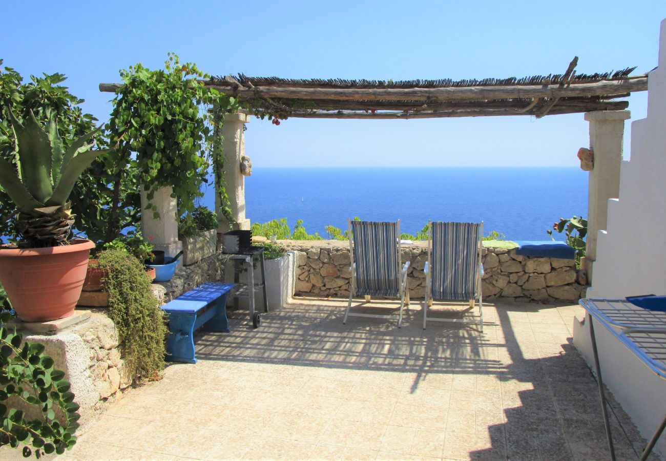 Villa in Gagliano del Capo - Large villa with outdoor jacuzzi over the sea