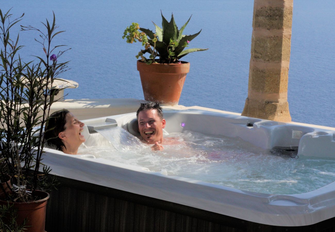 Villa in Gagliano del Capo - Large villa with outdoor jacuzzi over the sea