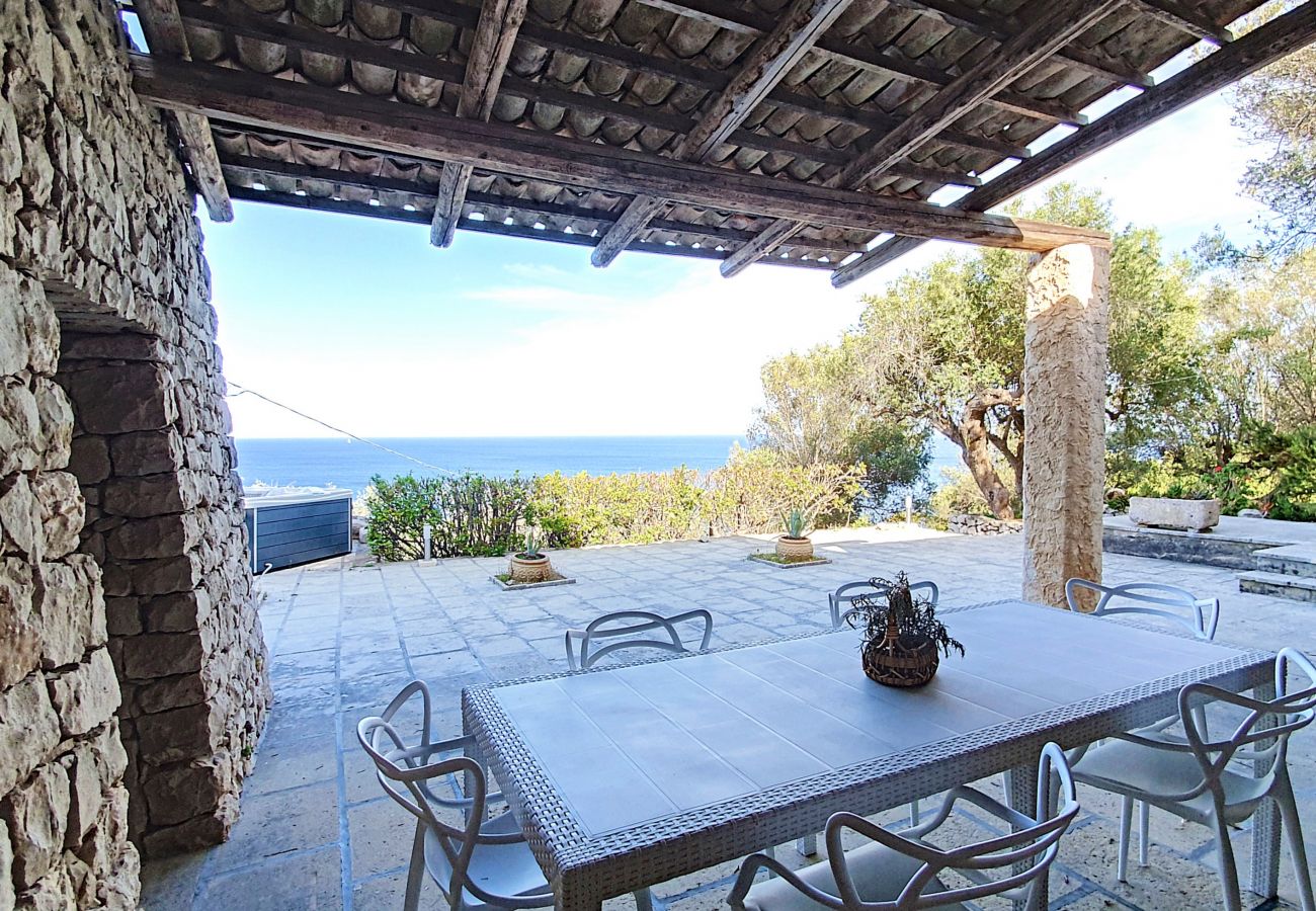 House in Corsano - Sea access & hot outdoor whirlpool at stone villa