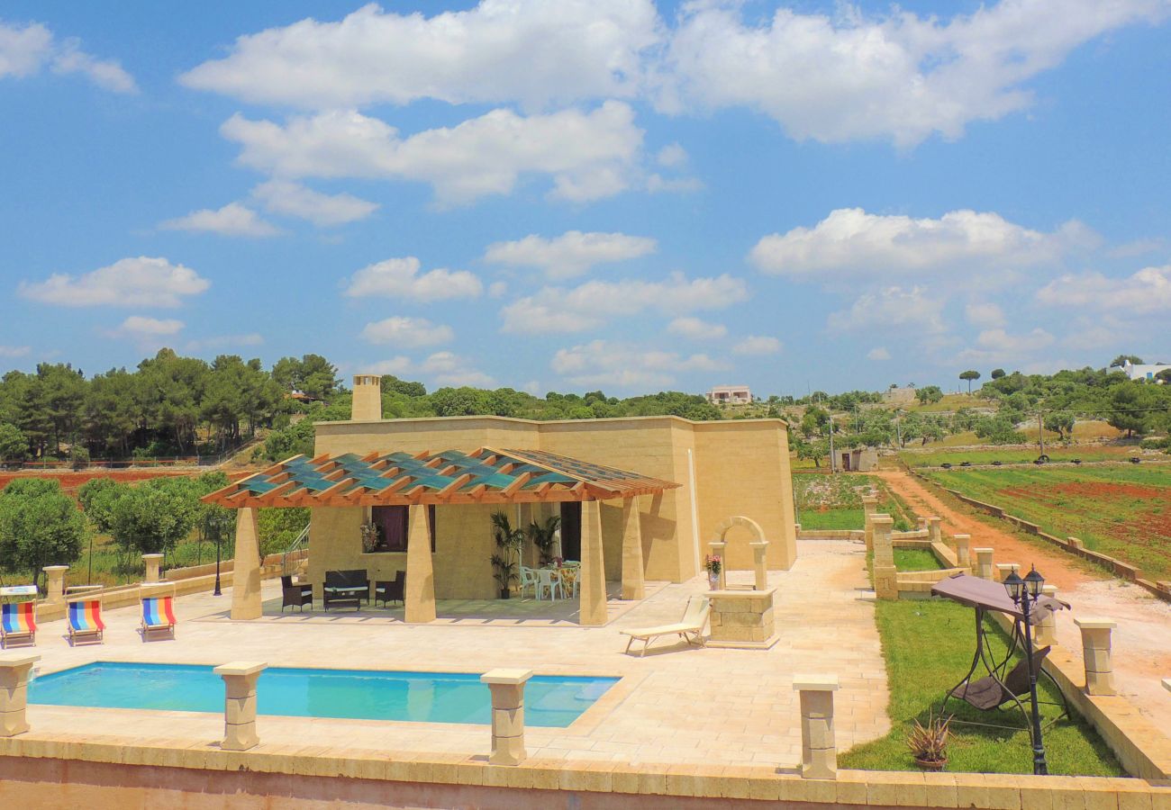 Villa in Salve - Villa with pool, 2km from the sandy beaches