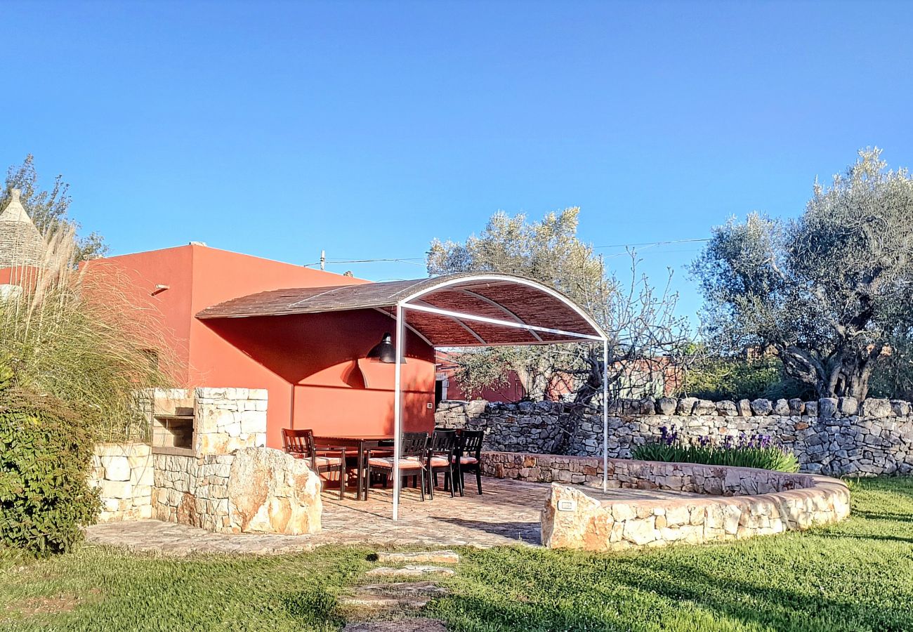 Villa in Cisternino - Enchanting trulli mansion with natural pool