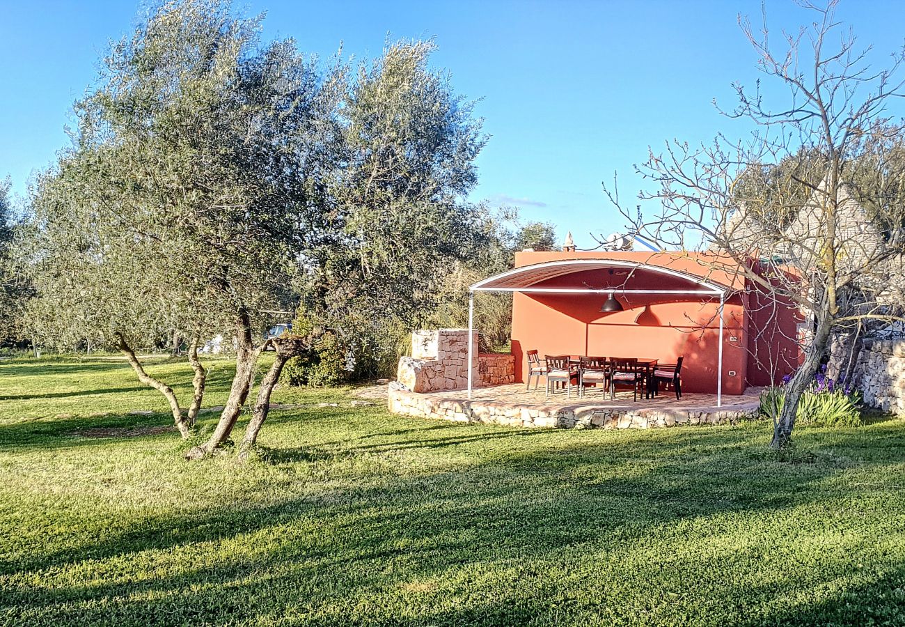 Villa in Cisternino - Enchanting trulli mansion with natural pool