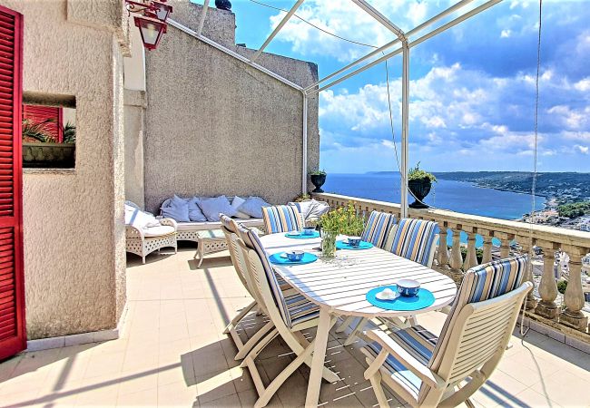 House in Castro - Outdoor jacuzzi in old town w/ fantastic sea view House in Castro - Outdoor jacuzzi in old town w/ fantastic sea view