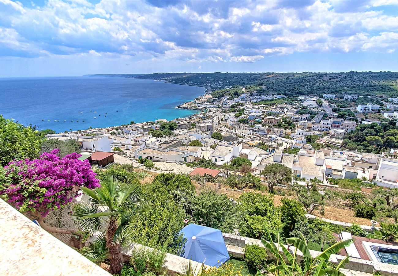 House in Castro - Outdoor jacuzzi in old town w/ fantastic sea view