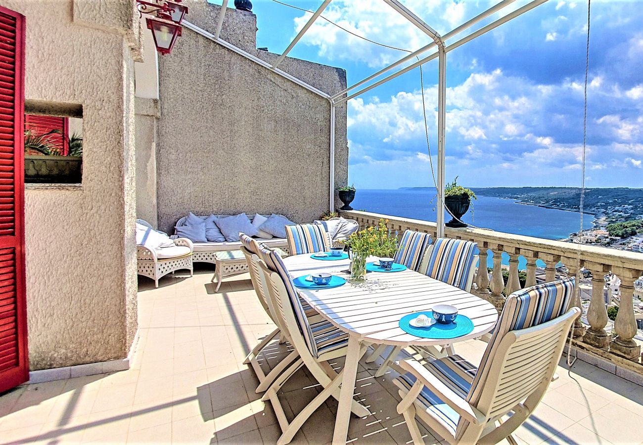 House in Castro - Outdoor jacuzzi in old town w/ fantastic sea view