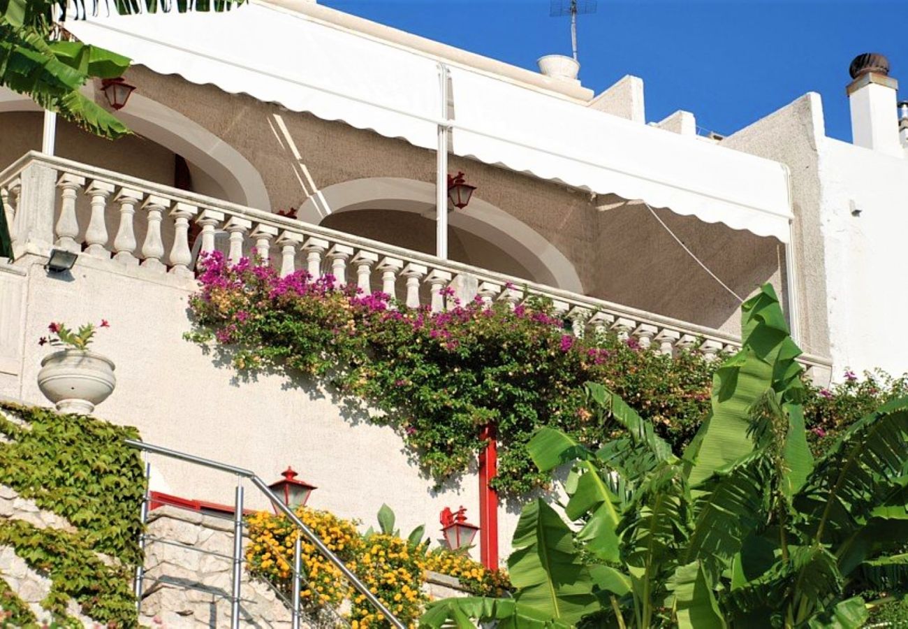 House in Castro - Outdoor jacuzzi in old town w/ fantastic sea view