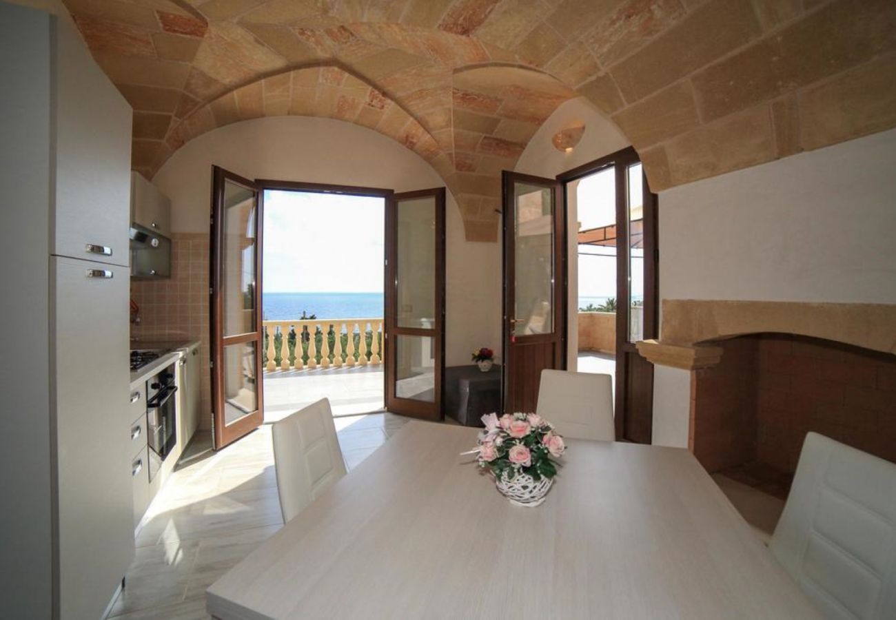 Villa in Torre Vado - 5min walk to the sea: large house w/ little pool