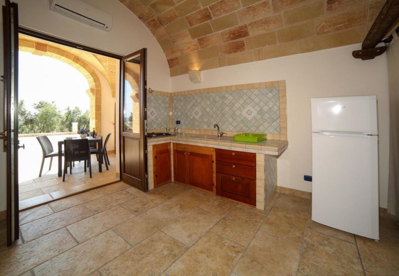 Villa in Torre Vado - 5min walk to the sea: large house w/ little pool