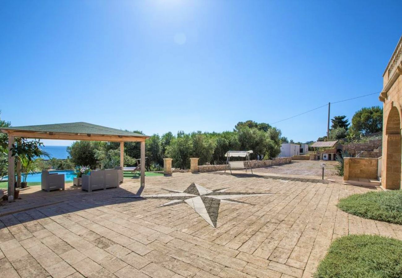 Villa in Torre Vado - 5min walk to the sea: large house w/ little pool