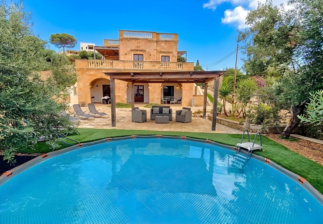 Villa in Torre Vado - 5min walk to the sea: large house w/ little pool