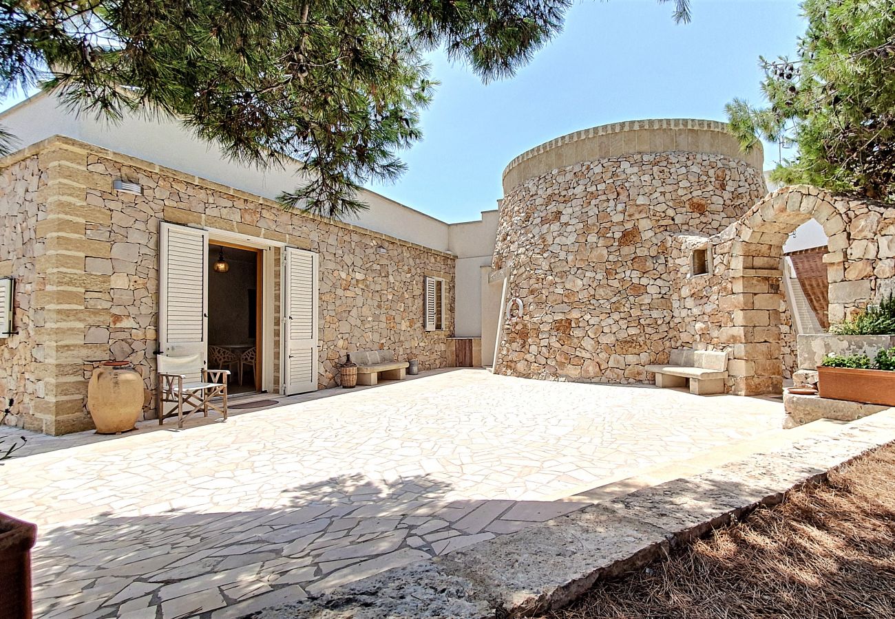 Villa in Leuca - Renovated estate w/ private pool 950m from the sea