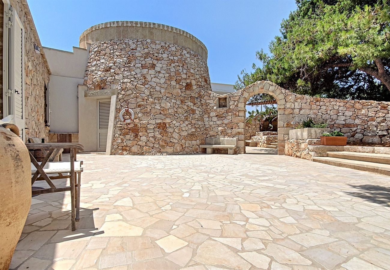 Villa in Leuca - Renovated estate w/ private pool 950m from the sea