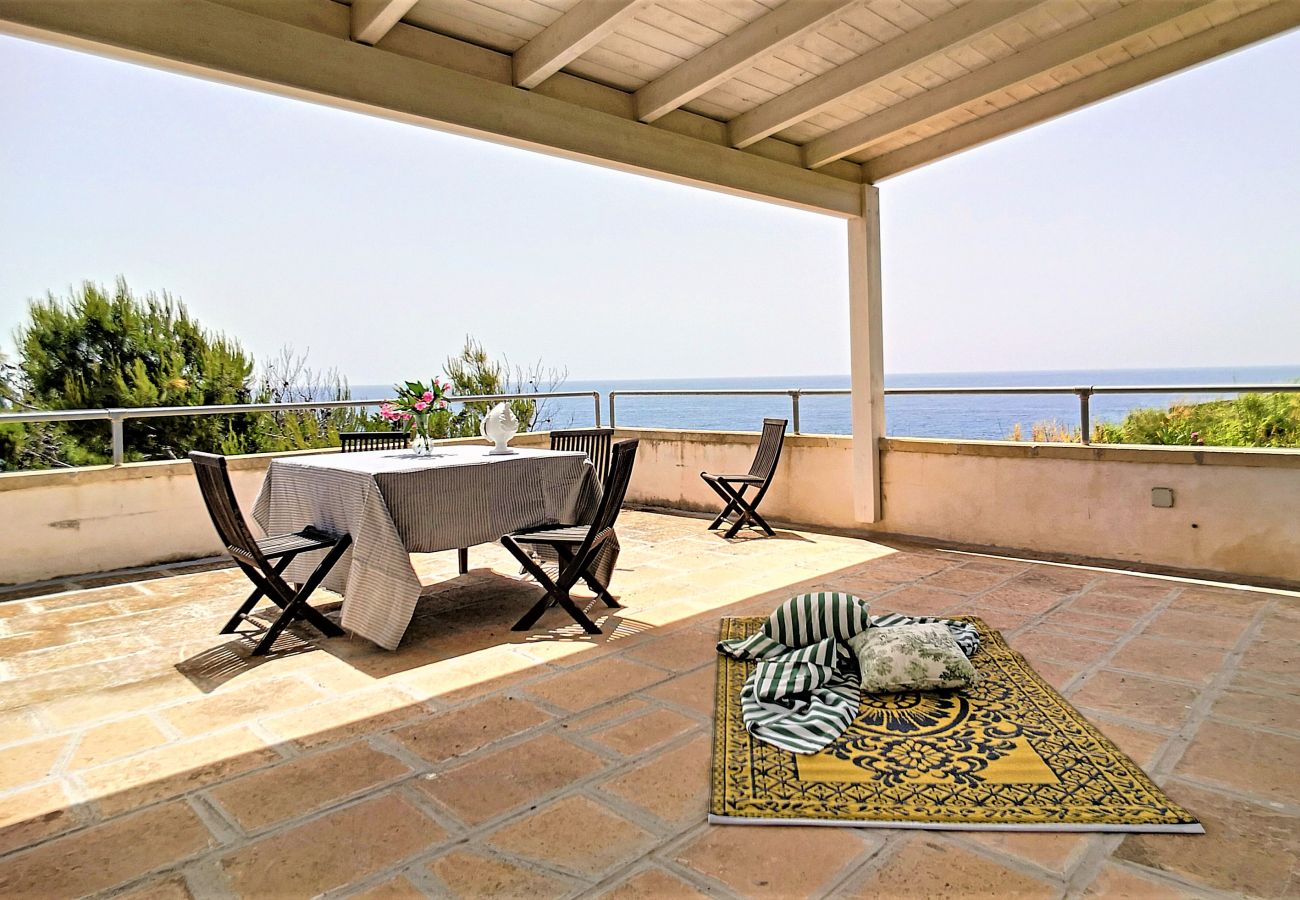 Villa in Marittima - Charming house w/ private sea access & jacuzzi