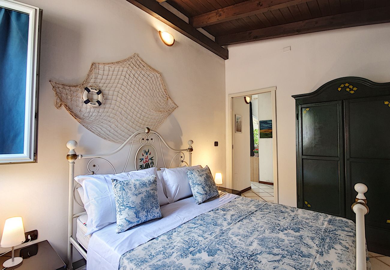 Villa in Marittima - Charming house w/ private sea access & jacuzzi