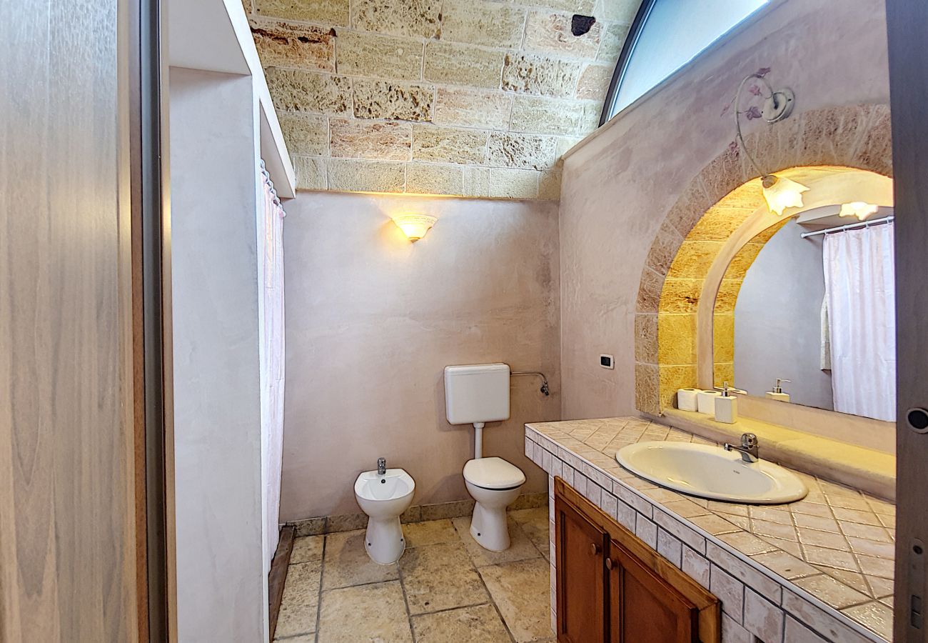 House in Torre Vado - 3-apt house with private pool, 250m from beach