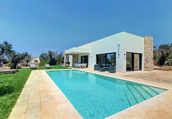 Villa in Leuca - Modern 5-star villa, heated pool 1km from the sea