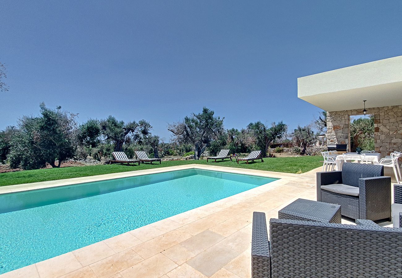 Villa in Leuca - Modern 5-star villa with pool 1km from the sea