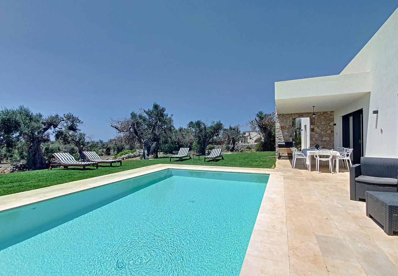 Villa in Leuca - Modern 5-star villa with pool 1km from the sea