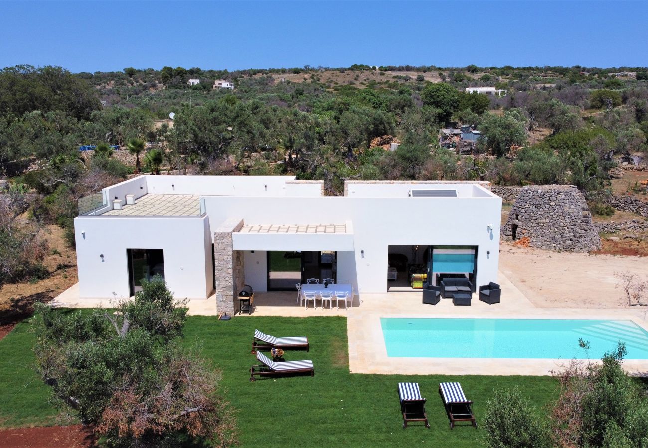 Villa in Leuca - Modern 5-star villa with pool 1km from the sea