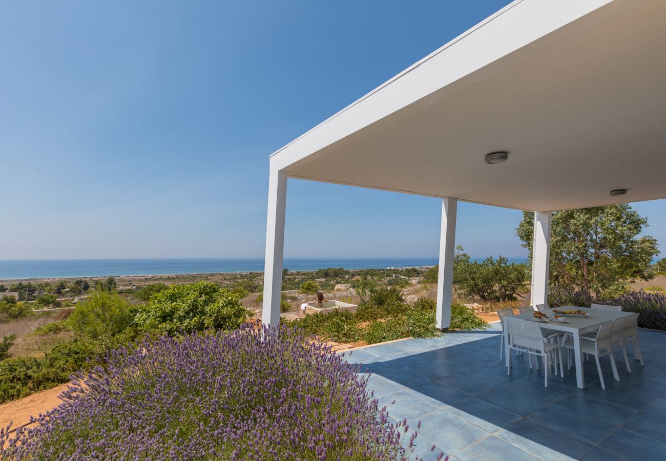 Villa in Torre Pali - Superb villa with pool and 180° sea view