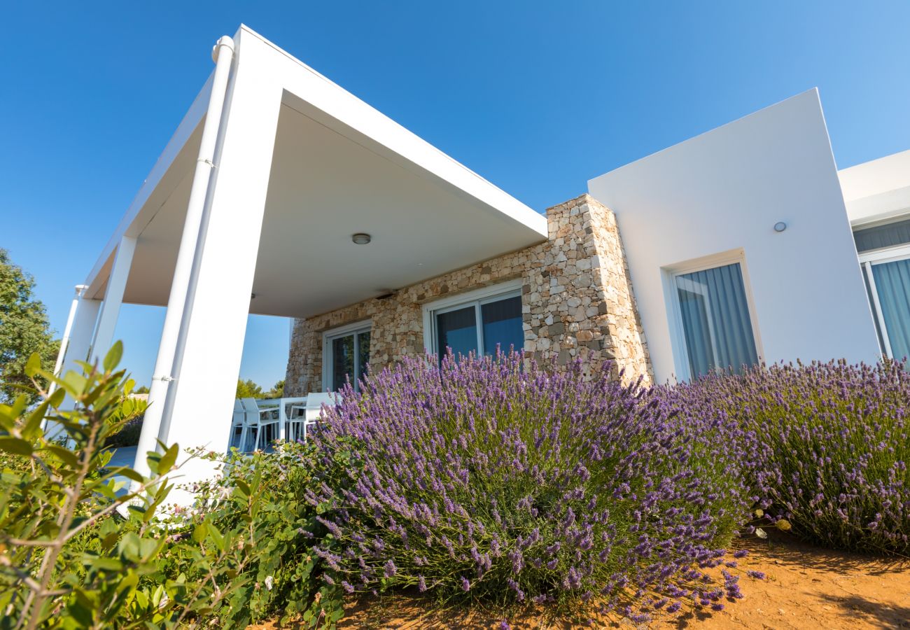 Villa in Torre Pali - Superb villa with pool and 180° sea view