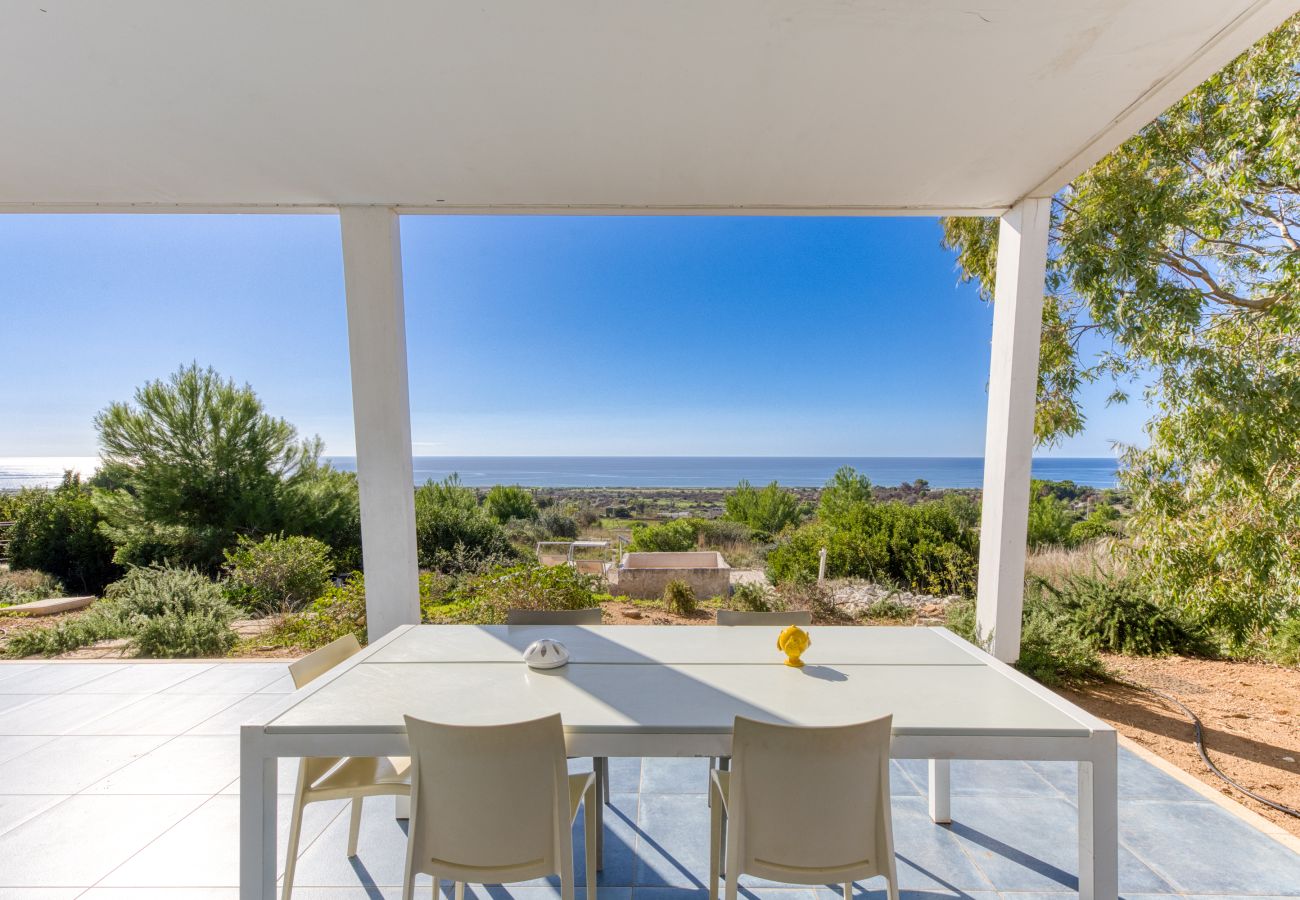 Villa in Torre Pali - Superb villa with pool and 180° sea view