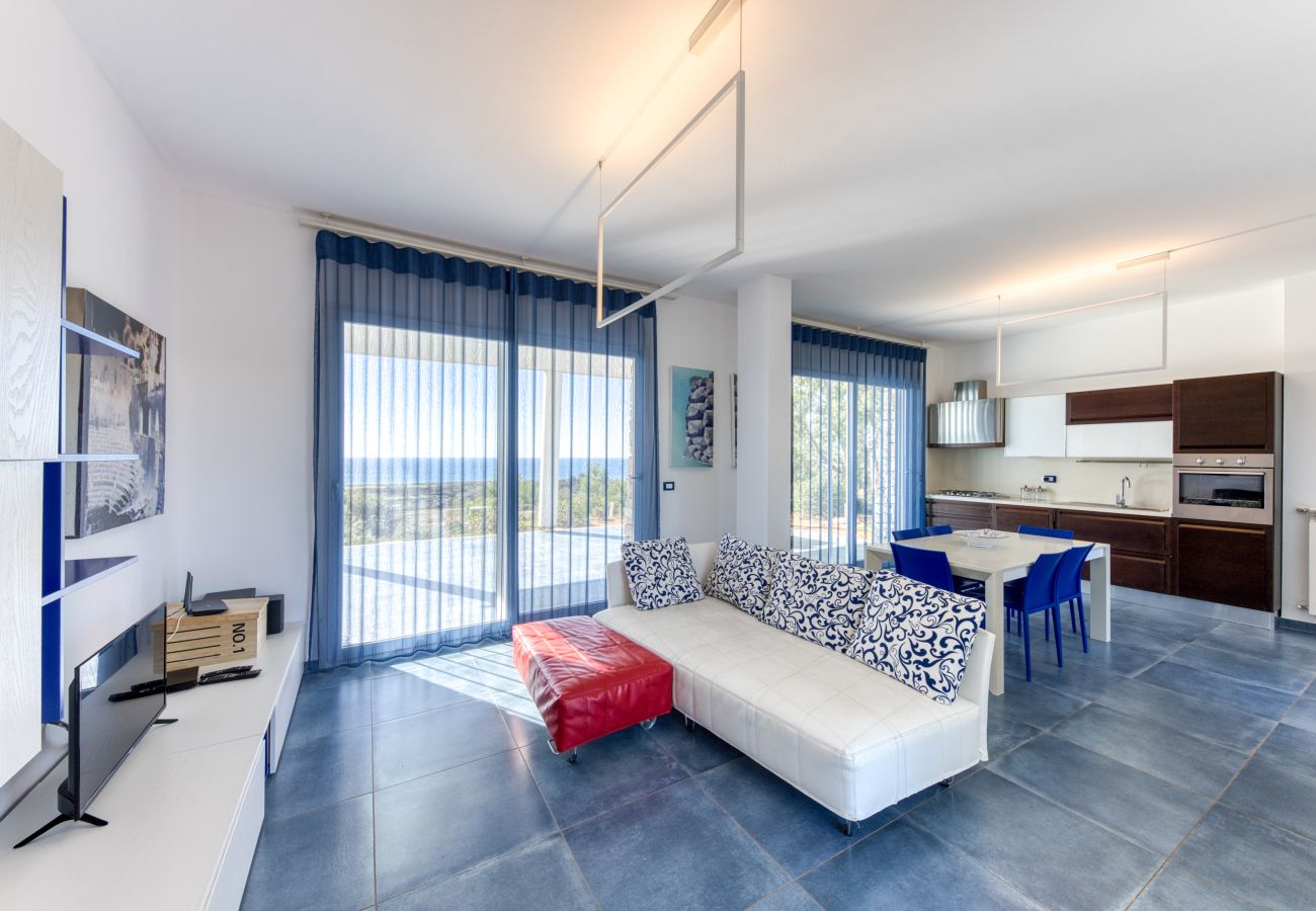 Villa in Torre Pali - Superb villa with pool and 180° sea view