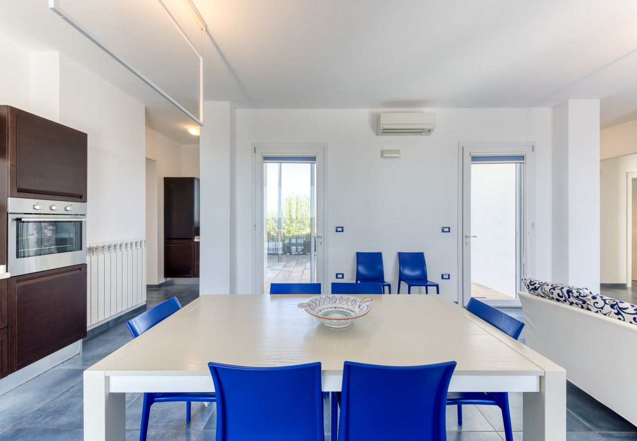 Villa in Torre Pali - Superb villa with pool and 180° sea view