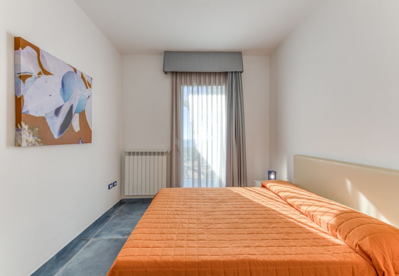 Villa in Torre Pali - Superb villa with pool and 180° sea view