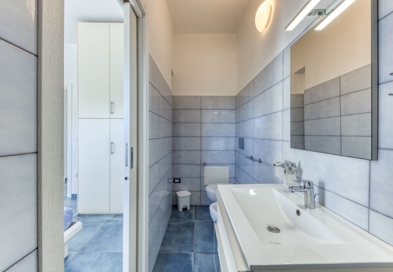 Villa in Torre Pali - Superb villa with pool and 180° sea view