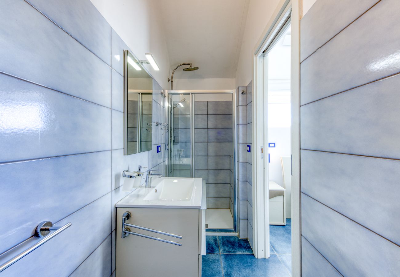 Villa in Torre Pali - Superb villa with pool and 180° sea view