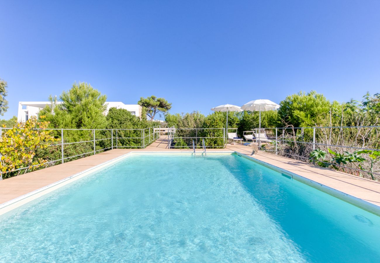 Villa in Torre Pali - Superb villa with pool and 180° sea view