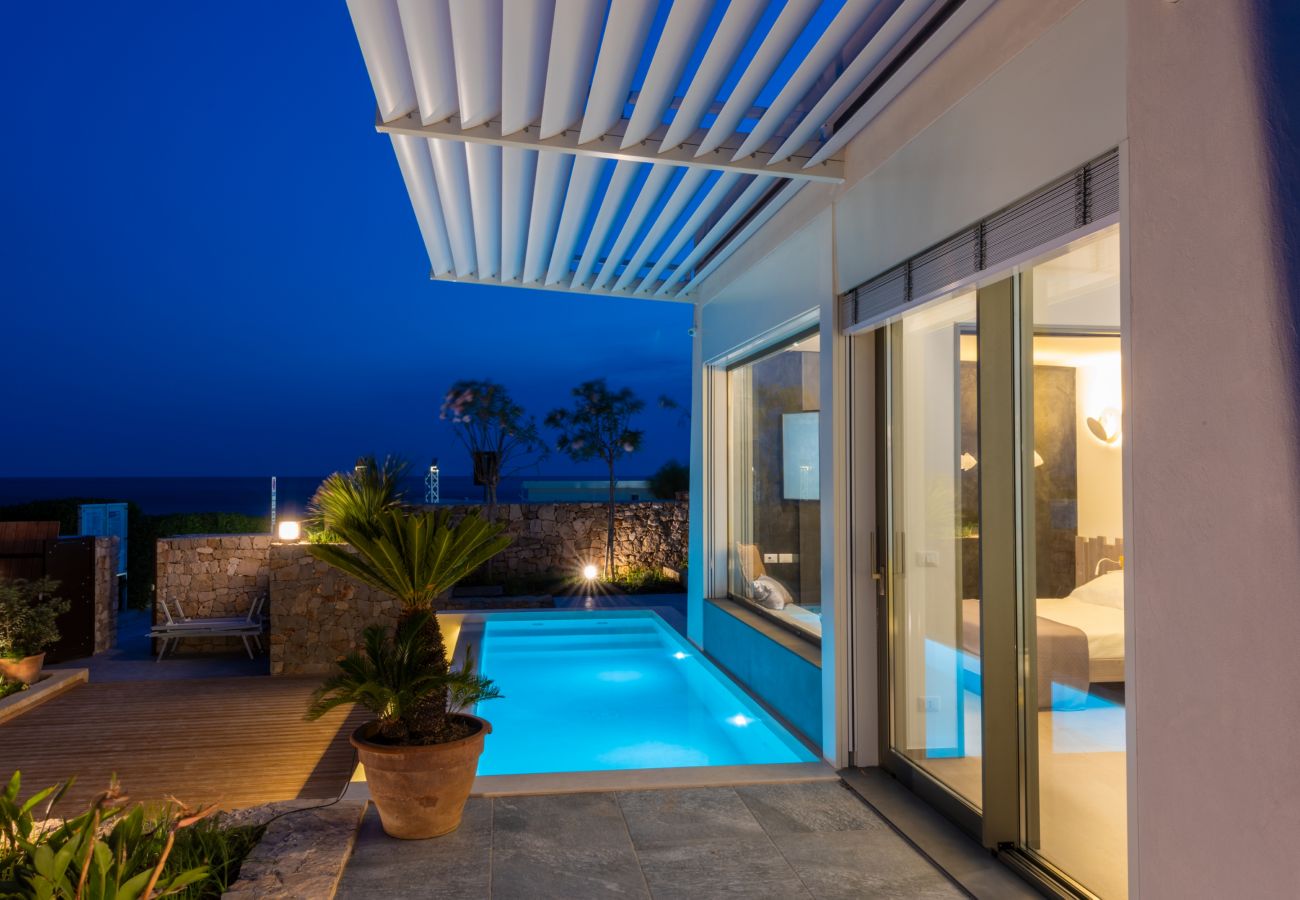 Villa in Marina di Felloniche - Exquisite 5-star cottage with sea access, private pool, jacuzzi and spa