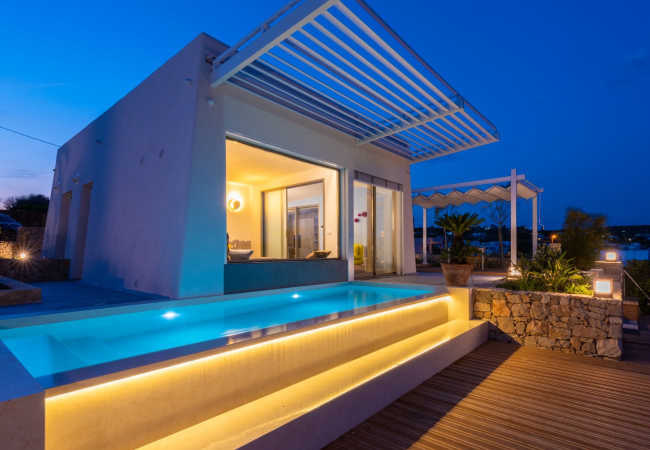 Villa in Marina di Felloniche - Exquisite 5-star cottage with sea access, private pool, jacuzzi and spa