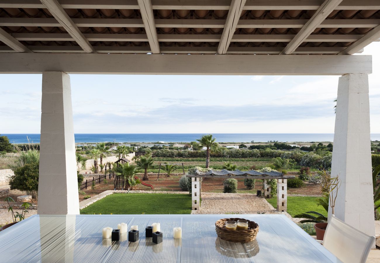 Villa in Pescoluse - Beach villa w/ heated whirlpool & amazing sea view