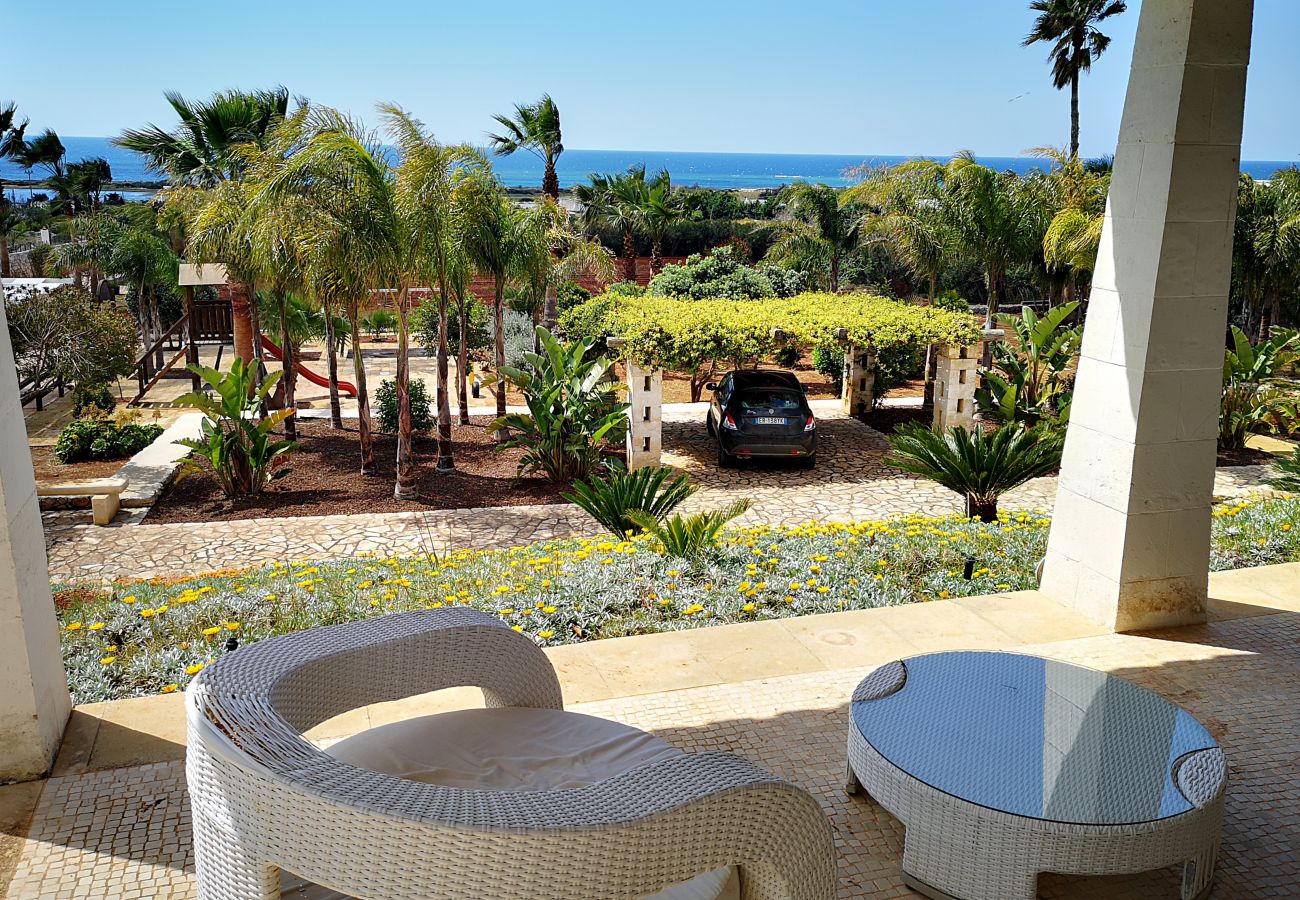 Villa in Pescoluse - Beach villa w/ heated whirlpool & amazing sea view