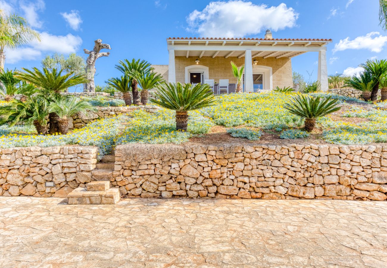 Villa in Pescoluse - Child-friendly beach villa w/ hot whirlpool & sea view