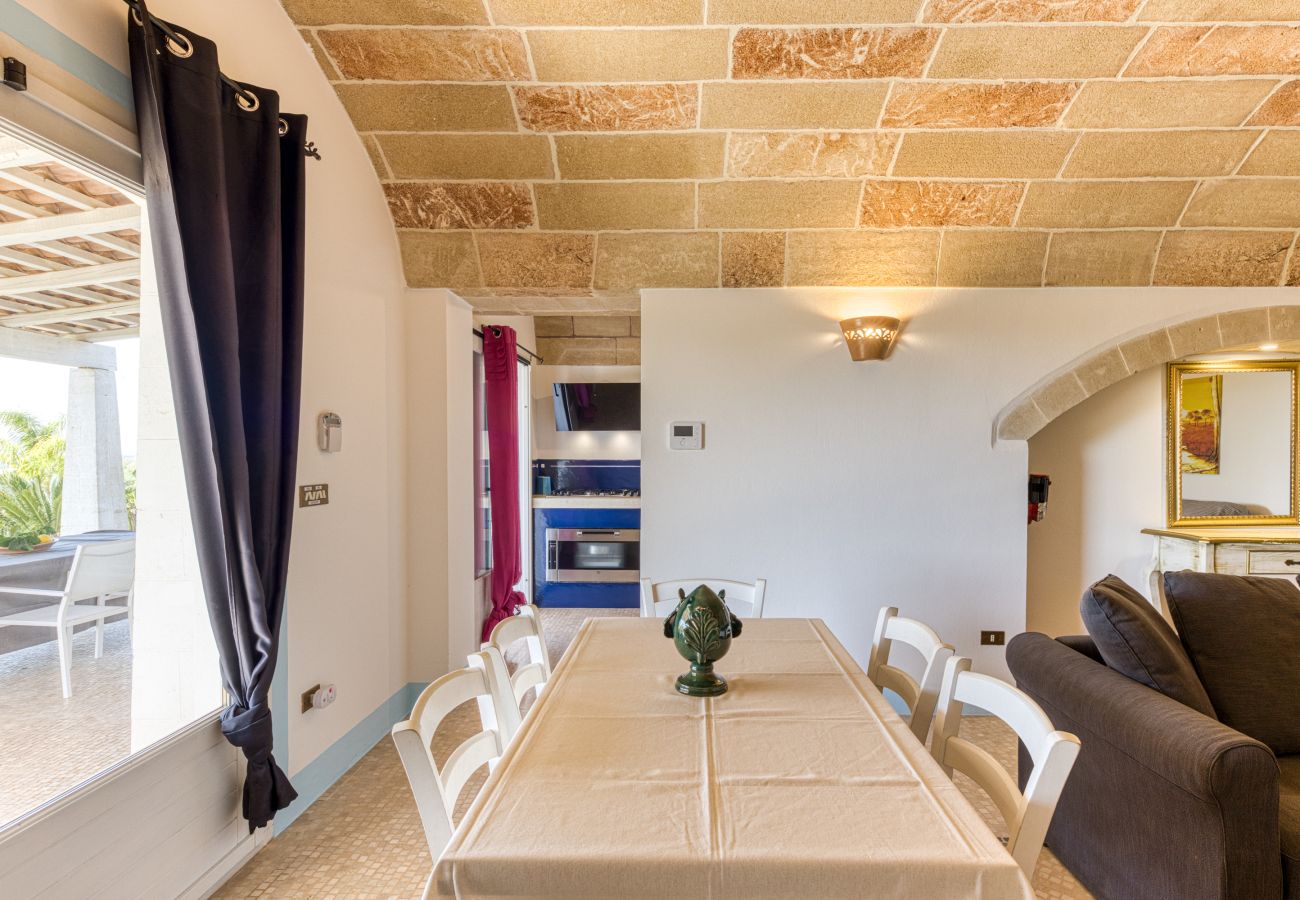 Villa in Pescoluse - Child-friendly beach villa w/ hot whirlpool & sea view