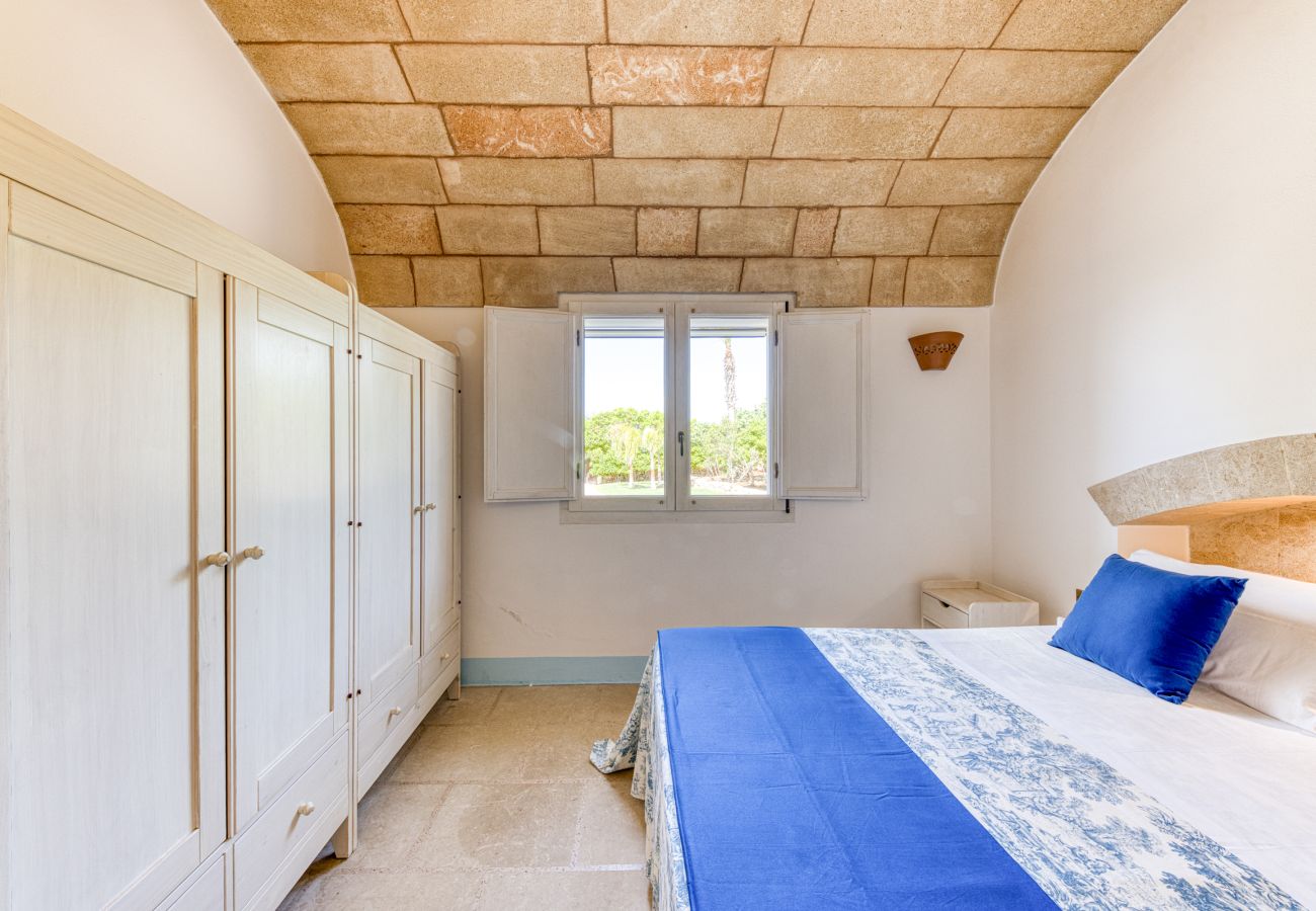 Villa in Pescoluse - Child-friendly beach villa w/ hot whirlpool & sea view