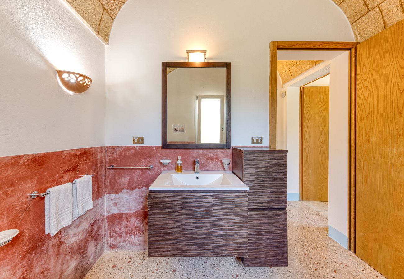 Villa in Pescoluse - Child-friendly beach villa w/ hot whirlpool & sea view