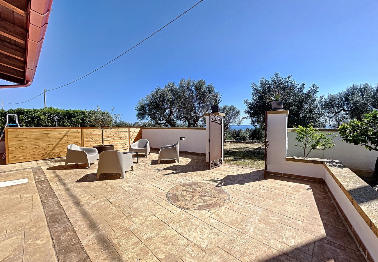 House in Marina di Felloniche - Pool house close to beach, with sea view