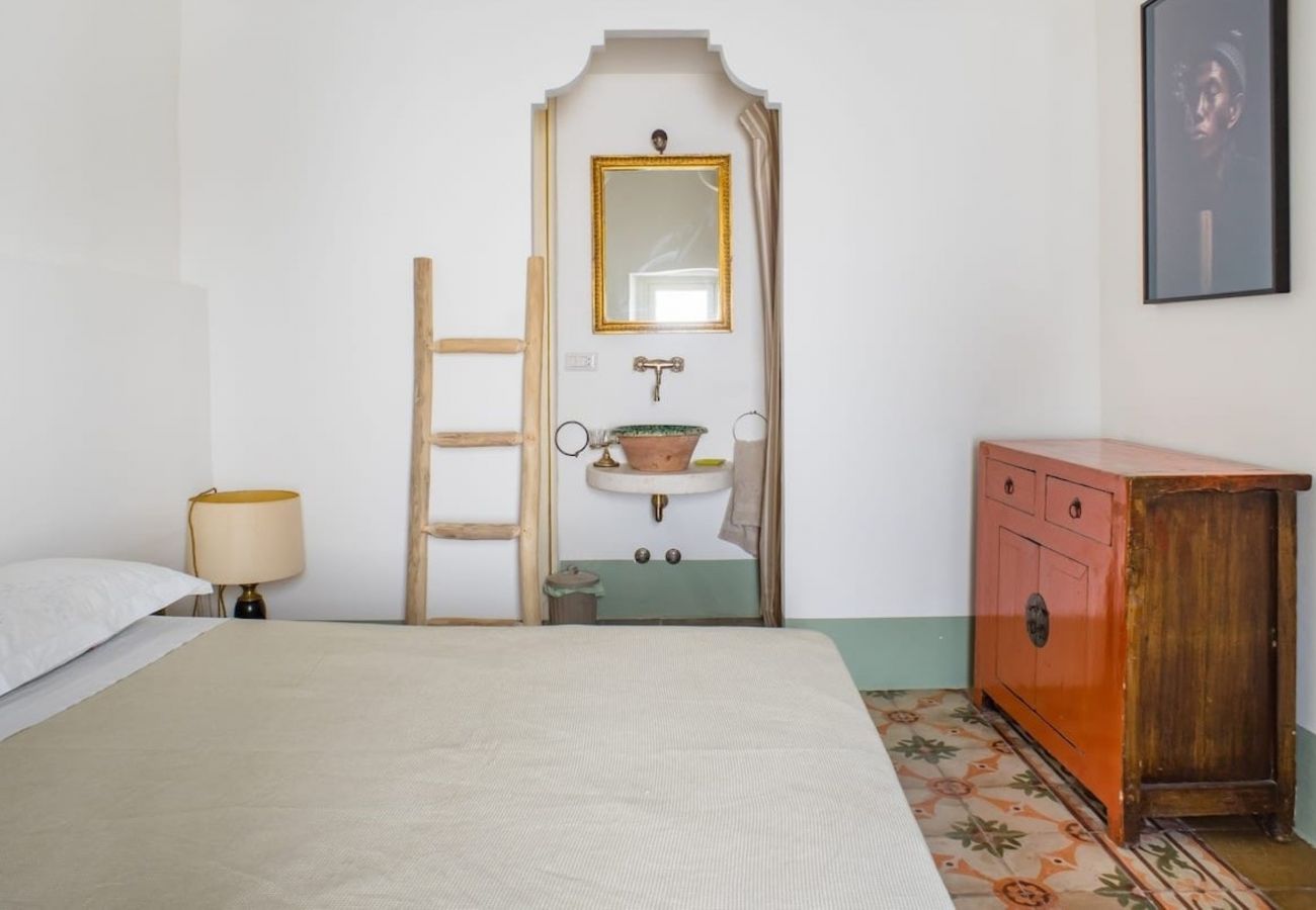 Villa in Castrignano del Capo - 4 km from sea: Town estate with pool