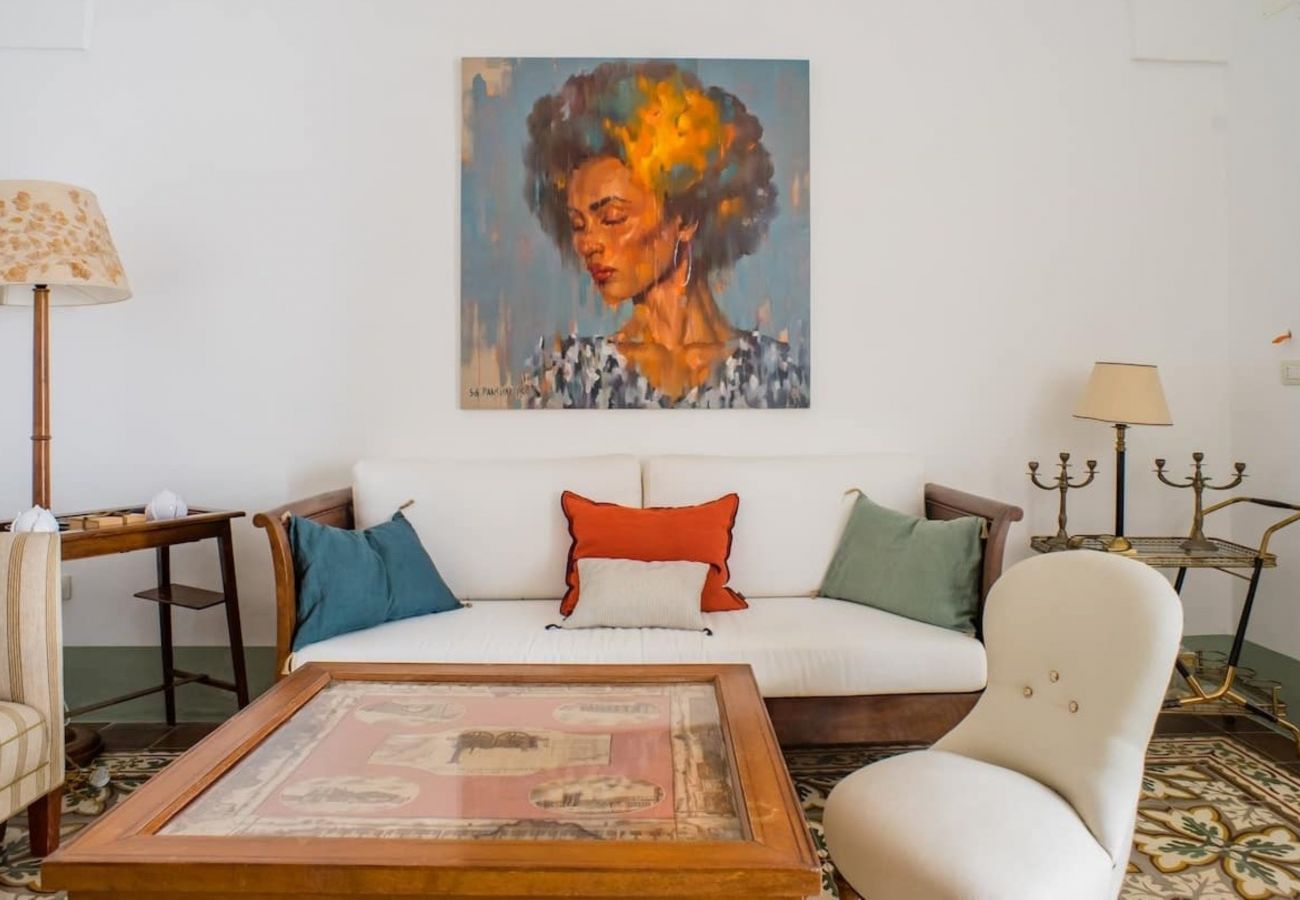 Villa in Castrignano del Capo - 4 km from sea: Town estate with pool