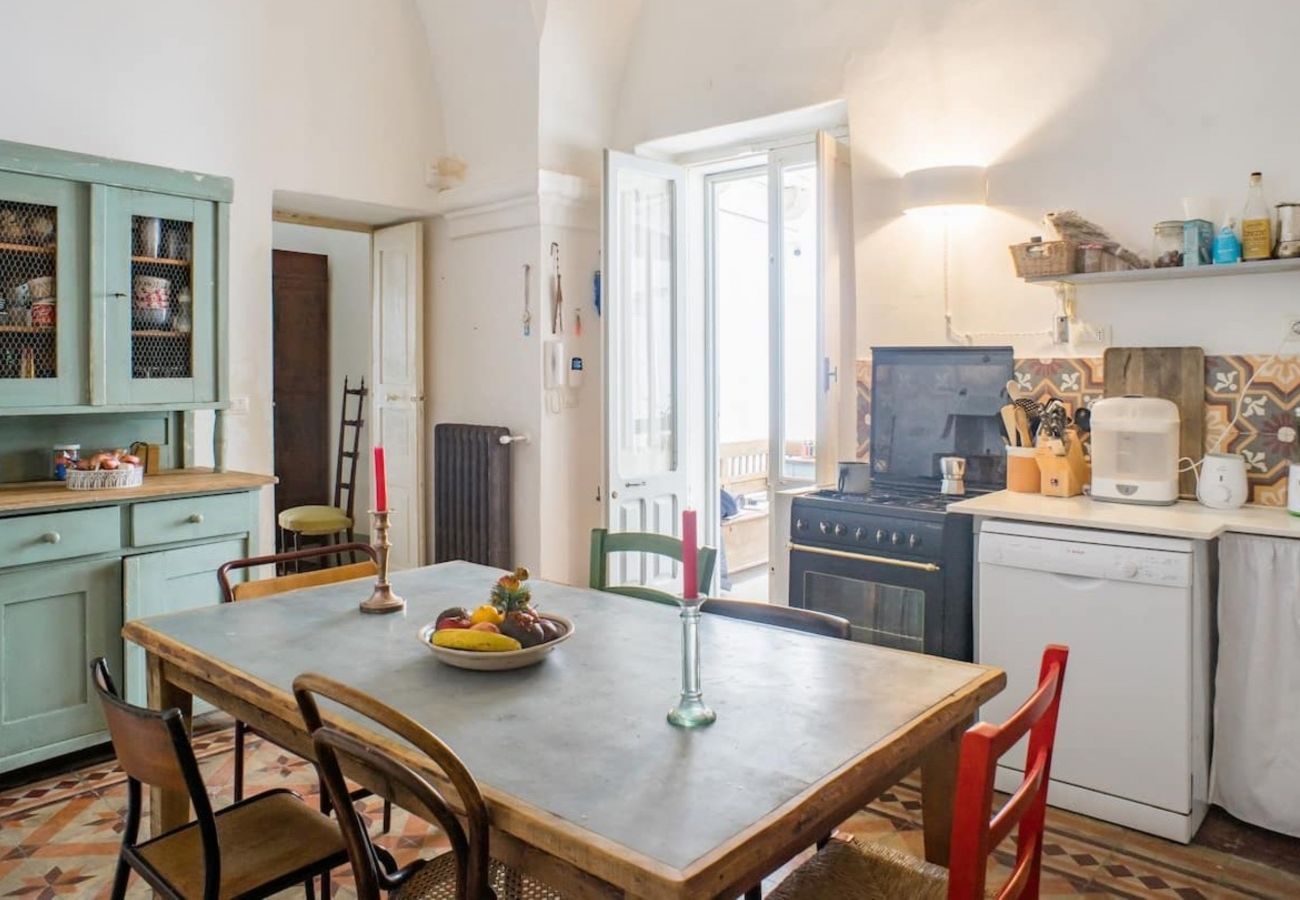 Villa in Castrignano del Capo - 4 km from sea: Town estate with pool