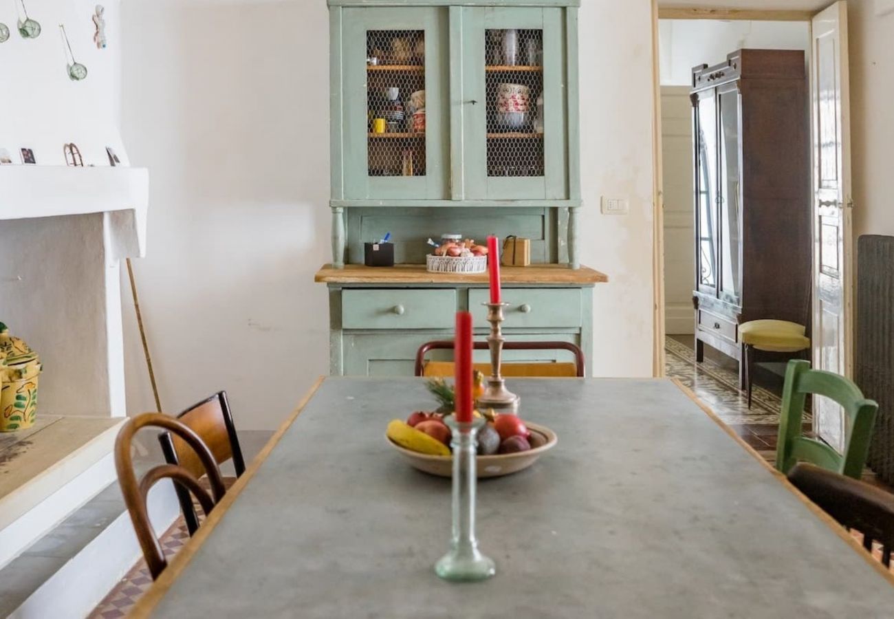 Villa in Castrignano del Capo - 4 km from sea: Town estate with pool
