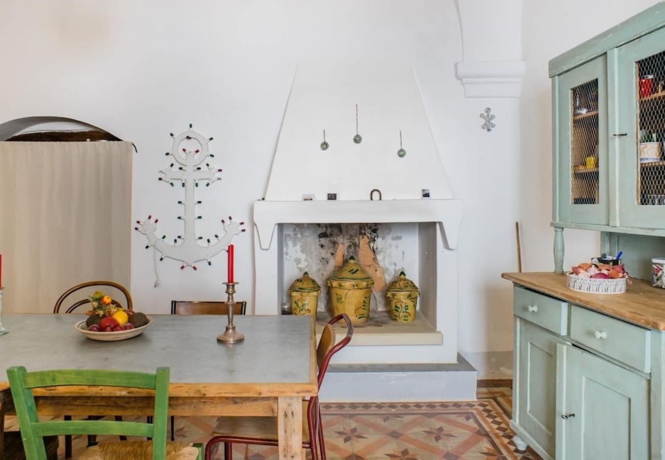 Villa in Castrignano del Capo - 4 km from sea: Town estate with pool